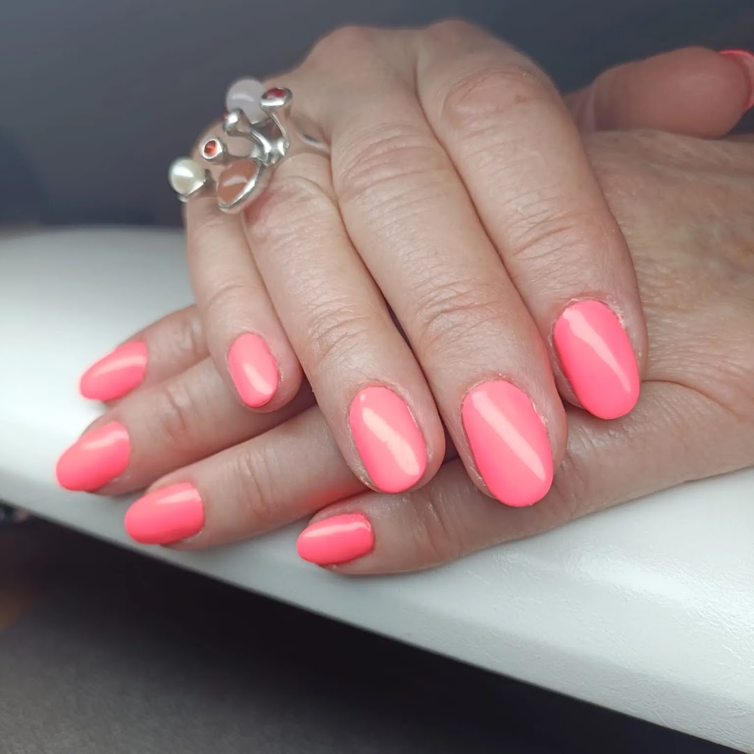 Koraalroze gellak, ovale vorm, resultaat bij NailCorner Veldhoven